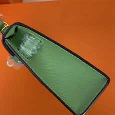 凯莉二代mini 牛油果绿金扣 爱马仕Hermes 💤凯莉包kellyHermes经典代表作之一 女 凯莉二代mini 牛油果绿金扣 爱马仕Hermes 💤凯莉包kellyHermes经典代表作之一 女