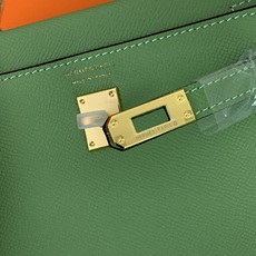 凯莉二代mini 牛油果绿金扣 爱马仕Hermes 💤凯莉包kellyHermes经典代表作之一 女 凯莉二代mini 牛油果绿金扣 爱马仕Hermes 💤凯莉包kellyHermes经典代表作之一 女