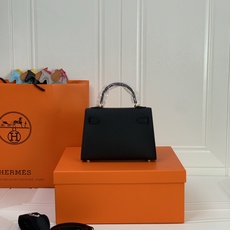 凯莉二代mini 黑色金扣 爱马仕Hermes 💤凯莉包kellyHermes经典代表作之一 女士手 凯莉二代mini 黑色金扣 爱马仕Hermes 💤凯莉包kellyHermes经典代表作之一 女士手