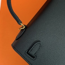 凯莉二代mini 黑色金扣 爱马仕Hermes 💤凯莉包kellyHermes经典代表作之一 女士手 凯莉二代mini 黑色金扣 爱马仕Hermes 💤凯莉包kellyHermes经典代表作之一 女士手
