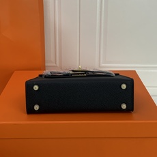 凯莉二代mini 黑色金扣 爱马仕Hermes 💤凯莉包kellyHermes经典代表作之一 女士手 凯莉二代mini 黑色金扣 爱马仕Hermes 💤凯莉包kellyHermes经典代表作之一 女士手