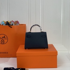 凯莉二代mini 宝蓝色金扣 爱马仕Hermes 💤凯莉包kellyHermes经典代表作之一 女士 凯莉二代mini 宝蓝色金扣 爱马仕Hermes 💤凯莉包kellyHermes经典代表作之一 女士