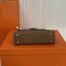 凯莉二代mini 金棕色金扣 爱马仕Hermes 💤凯莉包kellyHermes经典代表作之一 女士 凯莉二代mini 金棕色金扣 爱马仕Hermes 💤凯莉包kellyHermes经典代表作之一 女士