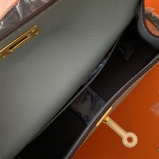 凯莉二代mini 亚麻蓝金扣 爱马仕Hermes 💤凯莉包kellyHermes经典代表作之一 女士 凯莉二代mini 亚麻蓝金扣 爱马仕Hermes 💤凯莉包kellyHermes经典代表作之一 女士