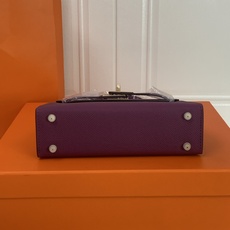 凯莉二代mini 海葵紫金扣 爱马仕Hermes 💤凯莉包kellyHermes经典代表作之一 女士 凯莉二代mini 海葵紫金扣 爱马仕Hermes 💤凯莉包kellyHermes经典代表作之一 女士