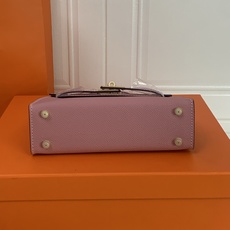 凯莉二代mini 樱花粉金扣 爱马仕Hermes 💤凯莉包kellyHermes经典代表作之一 女士 凯莉二代mini 樱花粉金扣 爱马仕Hermes 💤凯莉包kellyHermes经典代表作之一 女士