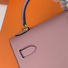 凯莉二代mini 樱花粉金扣 爱马仕Hermes 💤凯莉包kellyHermes经典代表作之一 女士 凯莉二代mini 樱花粉金扣 爱马仕Hermes 💤凯莉包kellyHermes经典代表作之一 女士