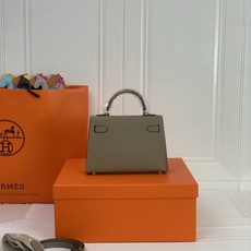 凯莉二代mini 大象灰金扣 爱马仕Hermes 💤凯莉包kellyHermes经典代表作之一 女士 凯莉二代mini 大象灰金扣 爱马仕Hermes 💤凯莉包kellyHermes经典代表作之一 女士