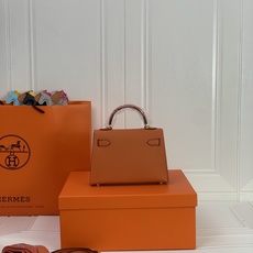 凯莉二代mini 橙色金扣 爱马仕Hermes 💤凯莉包kellyHermes经典代表作之一 女士手 凯莉二代mini 橙色金扣 爱马仕Hermes 💤凯莉包kellyHermes经典代表作之一 女士手