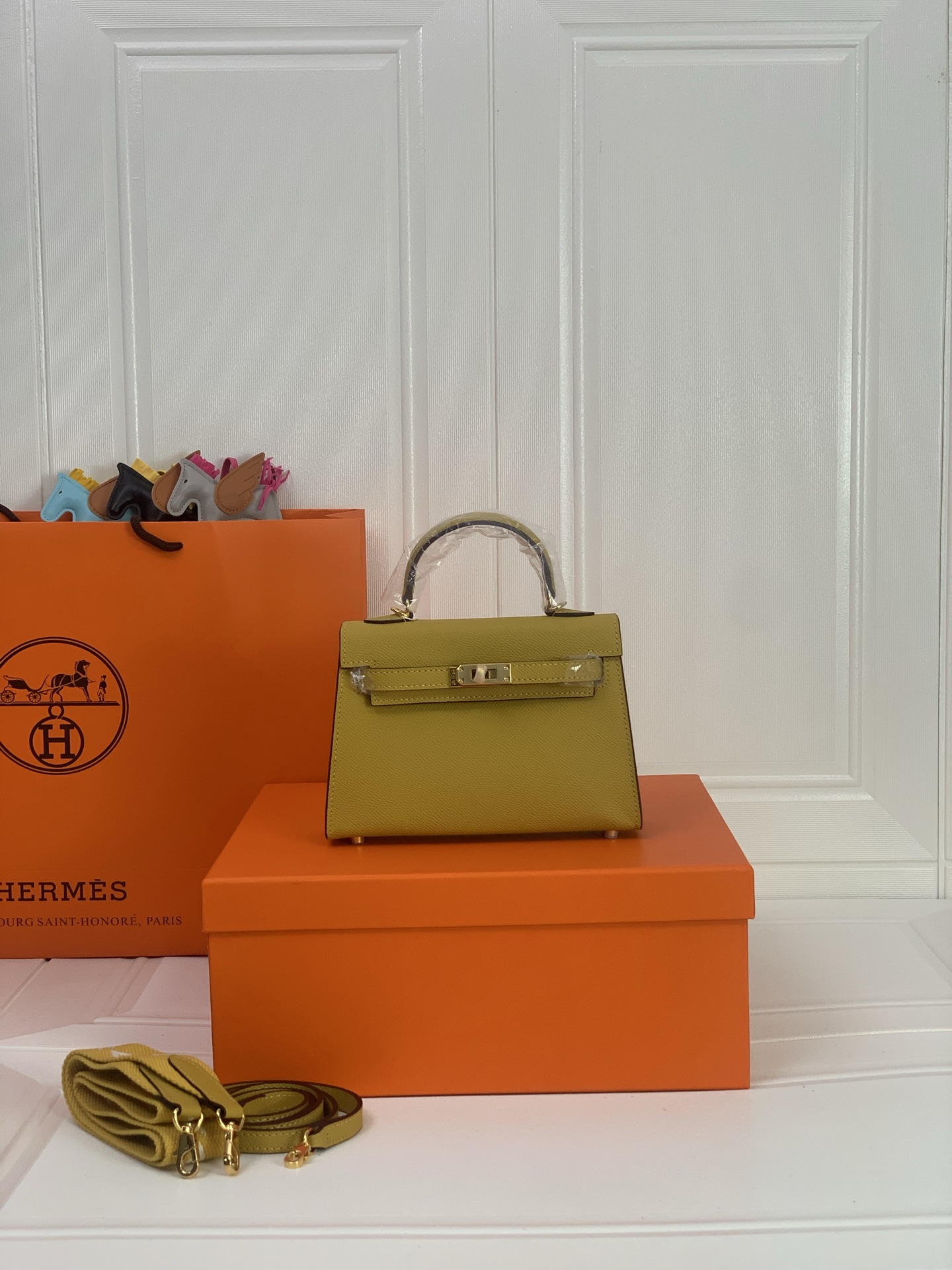 凯莉二代mini  大黄金扣 爱马仕Hermes 💤凯莉包kellyHermes经典代表作之一  女士手