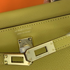 凯莉二代mini 大黄金扣 爱马仕Hermes 💤凯莉包kellyHermes经典代表作之一 女士手 凯莉二代mini 大黄金扣 爱马仕Hermes 💤凯莉包kellyHermes经典代表作之一 女士手