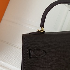 凯莉二代mini 乌木色金扣 爱马仕Hermes 💤凯莉包kellyHermes经典代表作之一 女士 凯莉二代mini 乌木色金扣 爱马仕Hermes 💤凯莉包kellyHermes经典代表作之一 女士