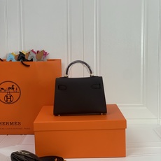 凯莉二代mini 乌木色金扣 爱马仕Hermes 💤凯莉包kellyHermes经典代表作之一 女士 凯莉二代mini 乌木色金扣 爱马仕Hermes 💤凯莉包kellyHermes经典代表作之一 女士