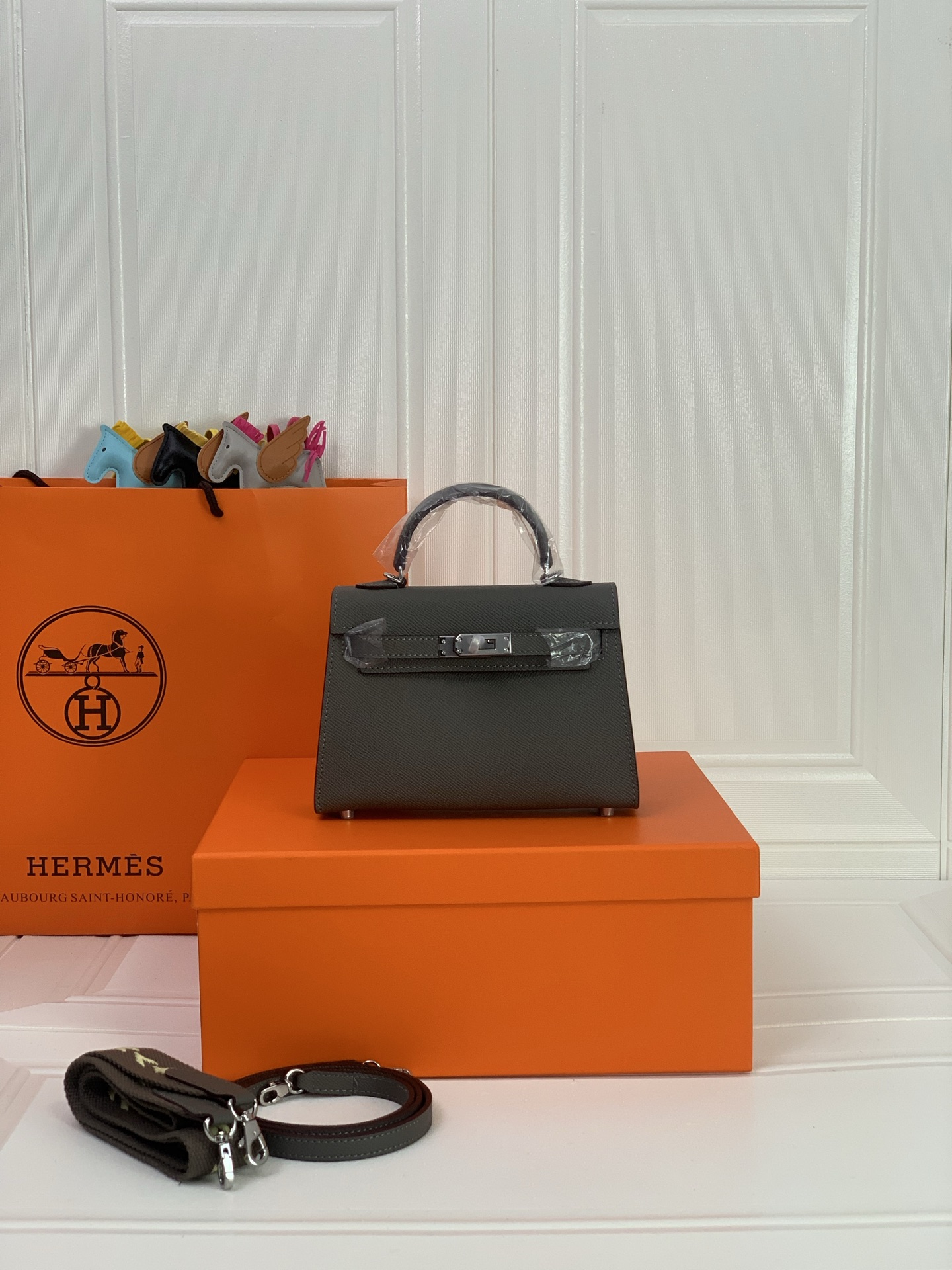 凯莉二代mini  锡器灰银扣 爱马仕Hermes 💤凯莉包kellyHermes经典代表作之一  女士