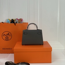 凯莉二代mini 锡器灰银扣 爱马仕Hermes 💤凯莉包kellyHermes经典代表作之一 女士 凯莉二代mini 锡器灰银扣 爱马仕Hermes 💤凯莉包kellyHermes经典代表作之一 女士