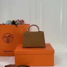 凯莉二代mini 金棕色银扣 爱马仕Hermes 💤凯莉包kellyHermes经典代表作之一 女士 凯莉二代mini 金棕色银扣 爱马仕Hermes 💤凯莉包kellyHermes经典代表作之一 女士