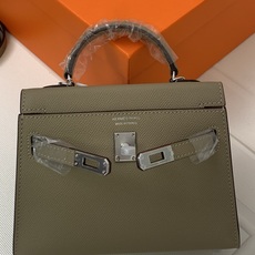 凯莉二代mini 大象灰银扣 爱马仕Hermes 💤凯莉包kellyHermes经典代表作之一 女士 凯莉二代mini 大象灰银扣 爱马仕Hermes 💤凯莉包kellyHermes经典代表作之一 女士