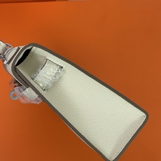 凯莉二代mini 奶昔白银扣 爱马仕Hermes 💤凯莉包kellyHermes经典代表作之一 女士 凯莉二代mini 奶昔白银扣 爱马仕Hermes 💤凯莉包kellyHermes经典代表作之一 女士