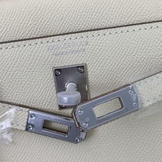凯莉二代mini 奶昔白银扣 爱马仕Hermes 💤凯莉包kellyHermes经典代表作之一 女士 凯莉二代mini 奶昔白银扣 爱马仕Hermes 💤凯莉包kellyHermes经典代表作之一 女士