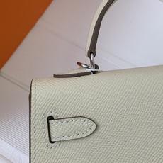 凯莉二代mini 奶昔白银扣 爱马仕Hermes 💤凯莉包kellyHermes经典代表作之一 女士 凯莉二代mini 奶昔白银扣 爱马仕Hermes 💤凯莉包kellyHermes经典代表作之一 女士