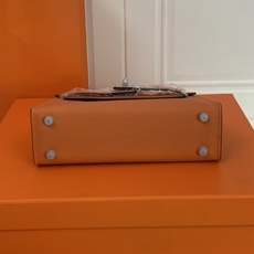 凯莉二代mini 橙色银扣 爱马仕Hermes 💤凯莉包kellyHermes经典代表作之一 女士手 凯莉二代mini 橙色银扣 爱马仕Hermes 💤凯莉包kellyHermes经典代表作之一 女士手