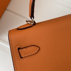 凯莉二代mini 橙色银扣 爱马仕Hermes 💤凯莉包kellyHermes经典代表作之一 女士手 凯莉二代mini 橙色银扣 爱马仕Hermes 💤凯莉包kellyHermes经典代表作之一 女士手