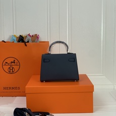 凯莉二代mini 宝蓝色银扣 爱马仕Hermes 💤凯莉包kellyHermes经典代表作之一 女士 凯莉二代mini 宝蓝色银扣 爱马仕Hermes 💤凯莉包kellyHermes经典代表作之一 女士