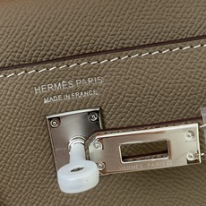 凯莉二代mini 卡其色银扣 爱马仕Hermes 💤凯莉包kellyHermes经典代表作之一 女士 凯莉二代mini 卡其色银扣 爱马仕Hermes 💤凯莉包kellyHermes经典代表作之一 女士
