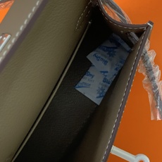 凯莉二代mini 卡其色银扣 爱马仕Hermes 💤凯莉包kellyHermes经典代表作之一 女士 凯莉二代mini 卡其色银扣 爱马仕Hermes 💤凯莉包kellyHermes经典代表作之一 女士
