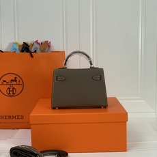 凯莉二代mini 卡其色银扣 爱马仕Hermes 💤凯莉包kellyHermes经典代表作之一 女士 凯莉二代mini 卡其色银扣 爱马仕Hermes 💤凯莉包kellyHermes经典代表作之一 女士