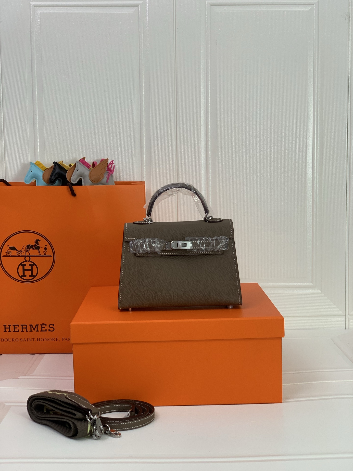 凯莉二代mini  卡其色银扣 爱马仕Hermes 💤凯莉包kellyHermes经典代表作之一  女士