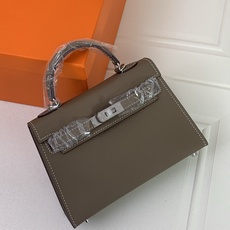 凯莉二代mini 卡其色银扣 爱马仕Hermes 💤凯莉包kellyHermes经典代表作之一 女士 凯莉二代mini 卡其色银扣 爱马仕Hermes 💤凯莉包kellyHermes经典代表作之一 女士