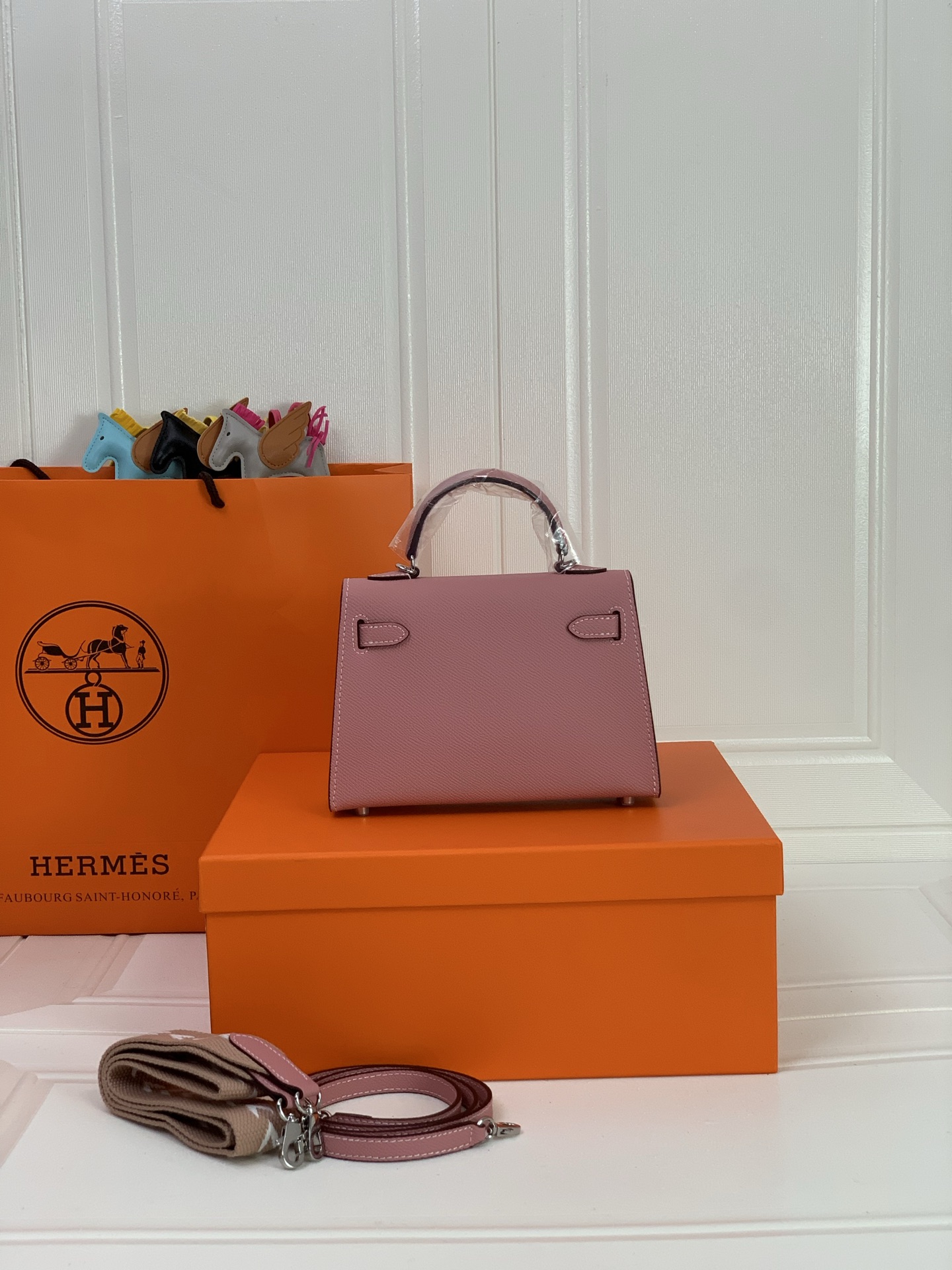 凯莉二代mini  樱花粉银扣 爱马仕Hermes 💤凯莉包kellyHermes经典代表作之一  女士