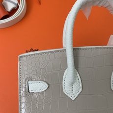 爱马仕铂金包小房子/360Birkin 限量款小房子包Faubourg 收藏级别,设计师以H总店的橱窗为 爱马仕铂金包小房子/360Birkin 限量款小房子包Faubourg 收藏级别,设计师以H总店的橱窗为