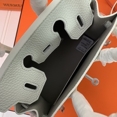 爱马仕铂金包小房子/360Birkin 限量款小房子包Faubourg 收藏级别,设计师以H总店的橱窗为 爱马仕铂金包小房子/360Birkin 限量款小房子包Faubourg 收藏级别,设计师以H总店的橱窗为