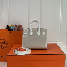 爱马仕铂金包小房子/360Birkin 限量款小房子包Faubourg 收藏级别,设计师以H总店的橱窗为 爱马仕铂金包小房子/360Birkin 限量款小房子包Faubourg 收藏级别,设计师以H总店的橱窗为