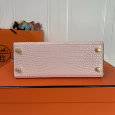 粉色金扣爱马仕凯莉鳄鱼纹定制牛皮压纹 专柜热门款谁能拒绝这么好看的包包,没有最美,只有更美 经典百搭款 粉色金扣爱马仕凯莉鳄鱼纹定制牛皮压纹 专柜热门款谁能拒绝这么好看的包包,没有最美,只有更美 经典百搭款