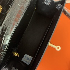 黑色金扣爱马仕凯莉鳄鱼纹定制牛皮压纹 专柜热门款谁能拒绝这么好看的包包,没有最美,只有更美 经典百搭款 黑色金扣爱马仕凯莉鳄鱼纹定制牛皮压纹 专柜热门款谁能拒绝这么好看的包包,没有最美,只有更美 经典百搭款
