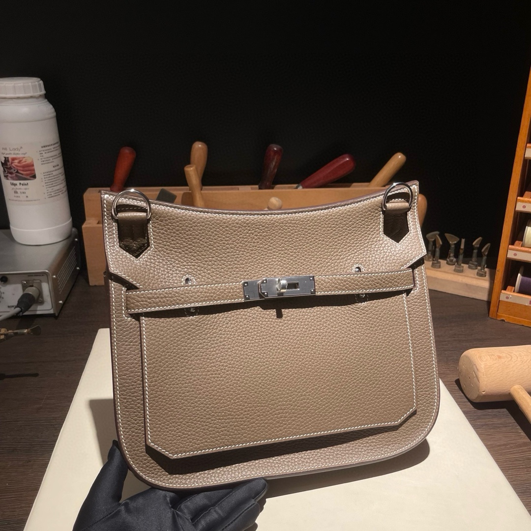NO:699586,New product for men Jysiere Gypsy 28cm Original imported TC leather [elephant gray] silver buckle Unisex model Counter synchronization Handmade wax thread sewing Pure steel hardware Ready in stock, Hermes, Hermes,19860909新品 男士专用 Jysiere 吉普赛 28cm 原厂进口TC皮【大象灰】银扣 男女通用款 专柜同步 手工蜡线缝制 纯钢五金 现货,爱马仕,hermes,Hermes,,Bag