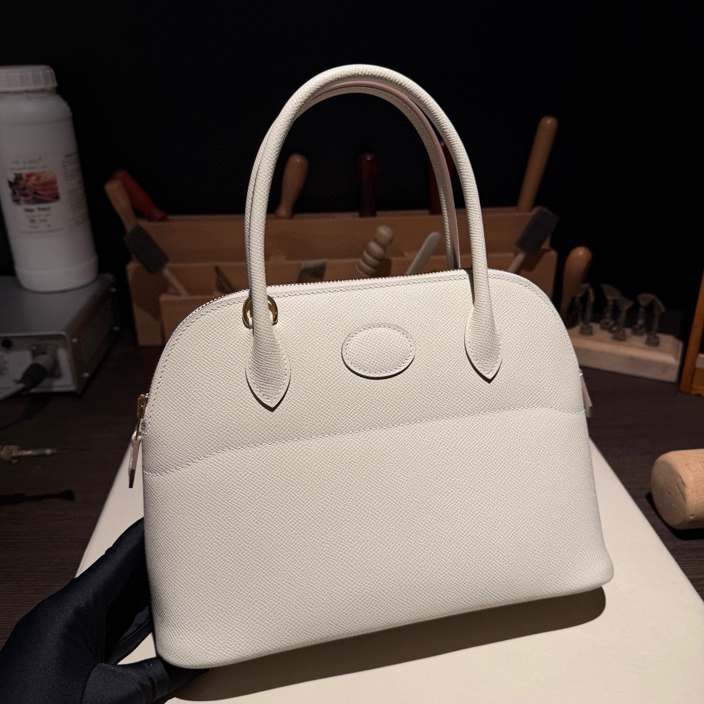 NO:700531,Bolide bowling ball 27cm, original imported Esom leather [milkshake white] gold buckle, counter synchronization, fully handmade beeswax thread sewing, pure steel hardware, in stock, Hermes, Hermes,19860909Bolide 保龄球 27cm 原厂进口Esom皮【奶昔白】金扣 专柜同步 全手工蜜蜡线缝制 纯钢五金 现货,爱马仕,hermes,Hermes,,Bag