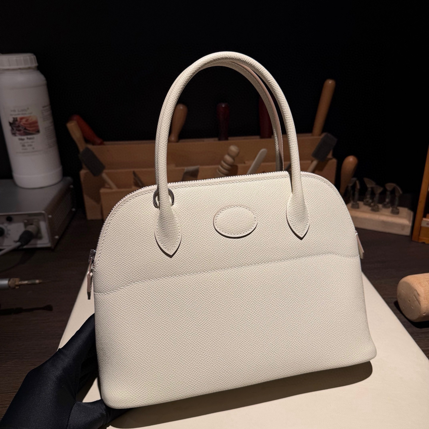 NO:700529,Bolide bowling ball 27cm, original imported Esom leather [milkshake white] silver buckle, counter synchronized, fully handmade beeswax thread sewing, pure steel hardware, in stock, Hermes, Hermes,19860909Bolide 保龄球 27cm 原厂进口Esom皮【奶昔白】银扣 专柜同步 全手工蜜蜡线缝制 纯钢五金 现货,爱马仕,hermes,Hermes,,Bag