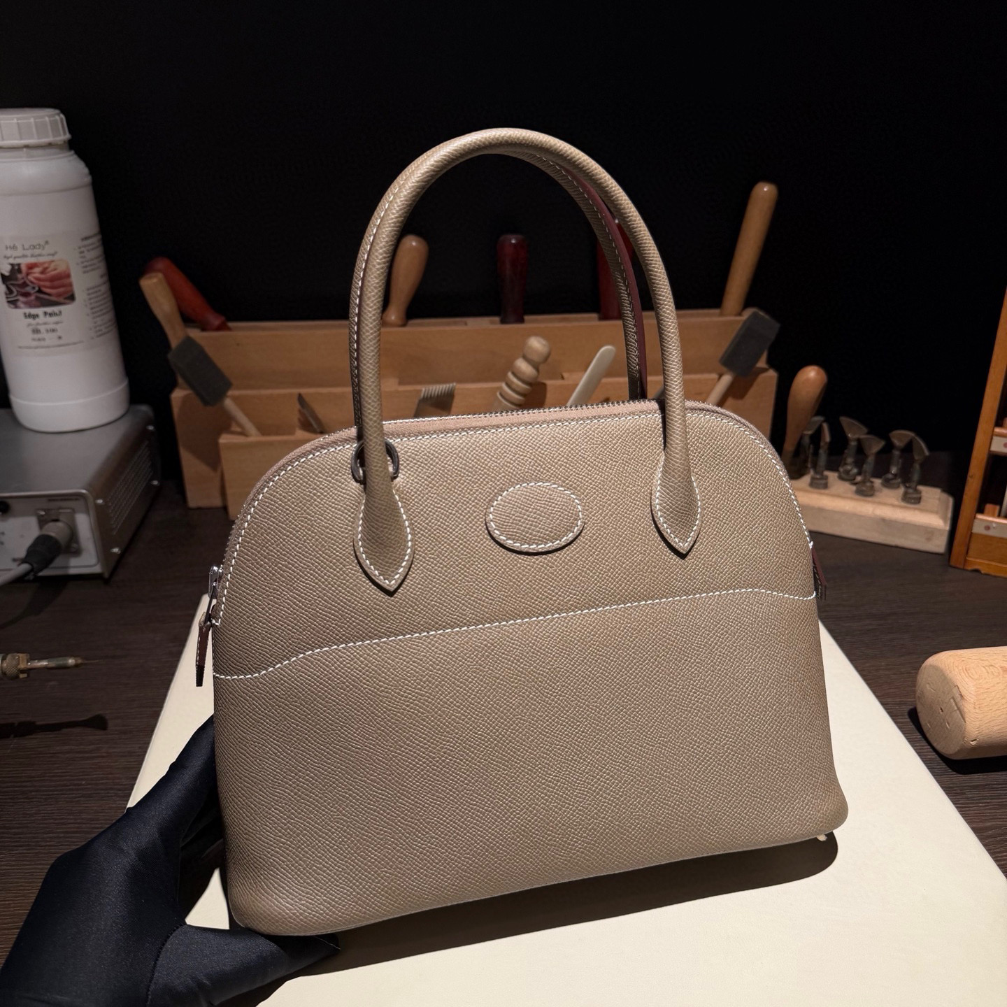 NO:700541,Bolide bowling ball 27cm, original imported Esom leather [elephant gray] silver buckle, counter synchronization, fully handmade beeswax thread sewing, pure steel hardware, in stock, Hermes, Hermes,19860909Bolide 保龄球 27cm 原厂进口Esom皮【大象灰】银扣 专柜同步 全手工蜜蜡线缝制 纯钢五金 现货,爱马仕,hermes,Hermes,,Bag