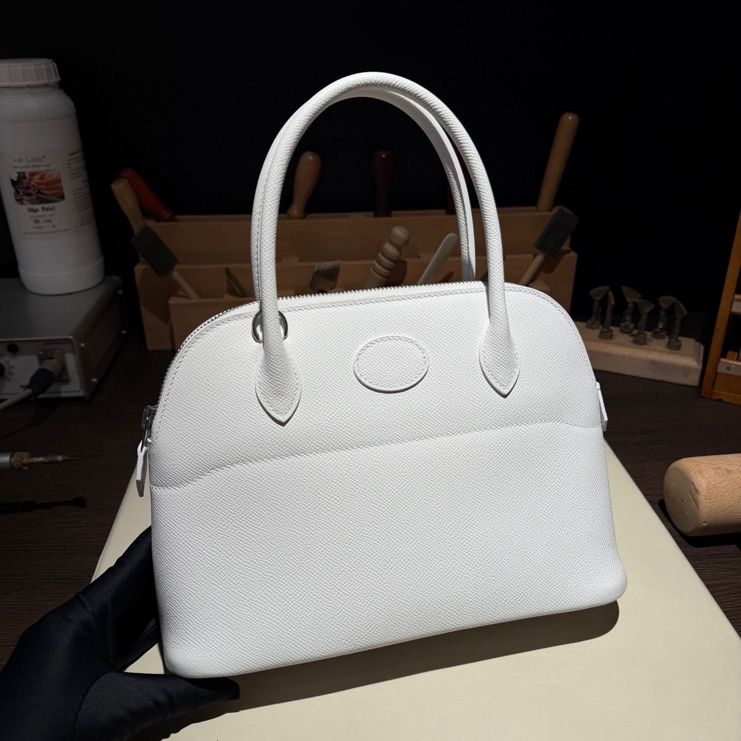 NO:700540,Bolide bowling ball 27cm, original imported Esom leather [pure white] silver buckle, counter synchronization, fully handmade beeswax thread sewing, pure steel hardware, in stock, Hermes, Hermes,19860909Bolide 保龄球 27cm 原厂进口Esom皮【纯白色】银扣 专柜同步 全手工蜜蜡线缝制 纯钢五金 现货,爱马仕,hermes,Hermes,,Bag