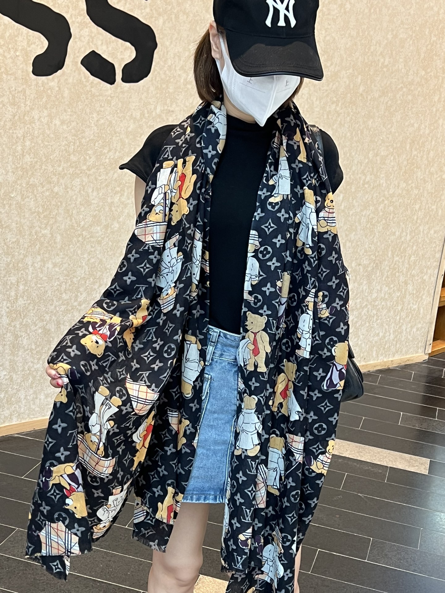 NO:168736,Cashmere long scarf counter synchronization really praises Donkey home [L bear pattern long scarf], Burberry cooperation model, Louis Vuitton classic Monogram pattern matching B home cute bear pattern series looks extremely beautiful. It is highly recommended to use slow hand without this size, especially easy to match, the quality is super easy to get, high-end quality, what you see is what you get, heavy and huge VIP customers must enter Recommended size 110*200cm cashmere, high-version scarf, burberry, louis vuitton, louis vuitton, louis vuitton, louis vuitton, louis vuitton19860909羊绒长巾专柜同步真心赞驴家【L小熊图案长巾】,巴宝莉合作款,路易威登经典 Monogram 图案搭配B家萌萌熊格纹系列好看极致.强烈推荐手慢无这个size不大不小特别好搭配,品质超级好拿到手就会懂的高端品质,高端细节所见即所得重磅巨献VIP客户必入推荐尺寸110*200cm羊绒,高版本围巾,burberry,louis vuitton,louis vuitton,louis vuitton,scarf