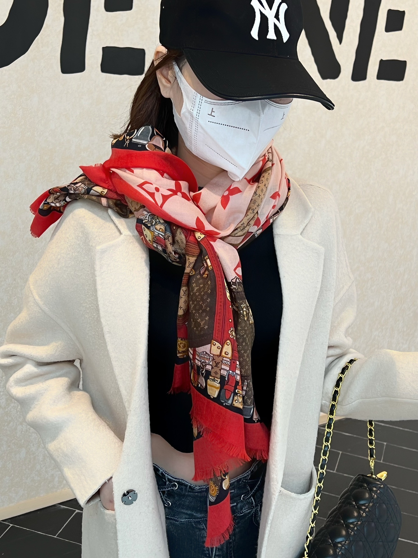 NO:168758,lv counter new style [animal theme cow scarf] beautiful [tearing] The royal palace-level top-quality new style counter is on sale. Classic logo pattern design style and rich in ancient theme elements. Tiger is extremely beautiful. Really, the upper body is extremely skin-skin color. Versatile. Look at it yourself. Size 100x200cm. Top pure cashmere, high-end scarf, louis vuitton.19860909lv专柜新款【动物主题牛长巾】美翻了[流泪]御用殿堂级极品新款专柜在售 经典logo图案设计风格加上富有古奇主题特色元素老虎 美丽至极 真的 上身极为衬肤色 百搭 好看不好看自己看吧 尺寸100x200cm 顶级纯羊绒,高版本围巾,louis vuitton,scarf