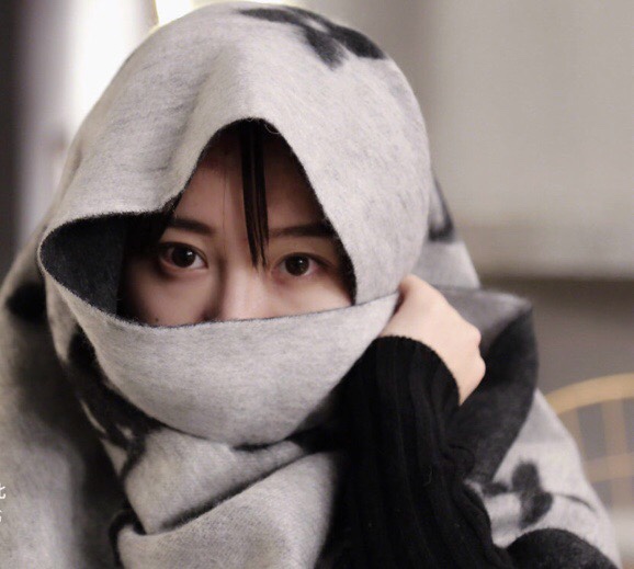 NO:169671,A large amount of spot stock. The enduring LV REYKJAVIK cashmere scarf. The counter is popular, and the mainland counter is out of stock all year round!  I just checked the original LV shipping model of the boss. I don’t need to say much about this shawl from Donkey House. Huo Siyan, Li Xiang, and Liza Wang are all so popular. The scarf shawl is both for both use, and the warm and glutinous feeling is really so warm!  Classic logo pattern... absolutely high-end, atmospheric and high-end. It feels so good that you keep it yourself without hesitation!  45*180CM in stock., high-version scarf, louis vuitton, louis vuitton, louis vuitton, shawls19860909大量现货 经久不衰的LV REYKJAVIK羊绒围巾.专柜爆款,大陆专柜常年断货状态！原厂LV出货老板样板都没看直接收了,驴家的这款披肩,火爆程度我就不用多说了吧,霍思燕、李湘、汪明荃都是爱不释手,围巾披肩两用,又暖又糯的感觉真的让人爱不释手啊！ 经典logo图案..绝对高端大气上档次.手感好到爆 自留不用犹豫！45*180CM 现货发.,高版本围巾,louis vuitton,louis vuitton,louis vuitton,shawls,scarf