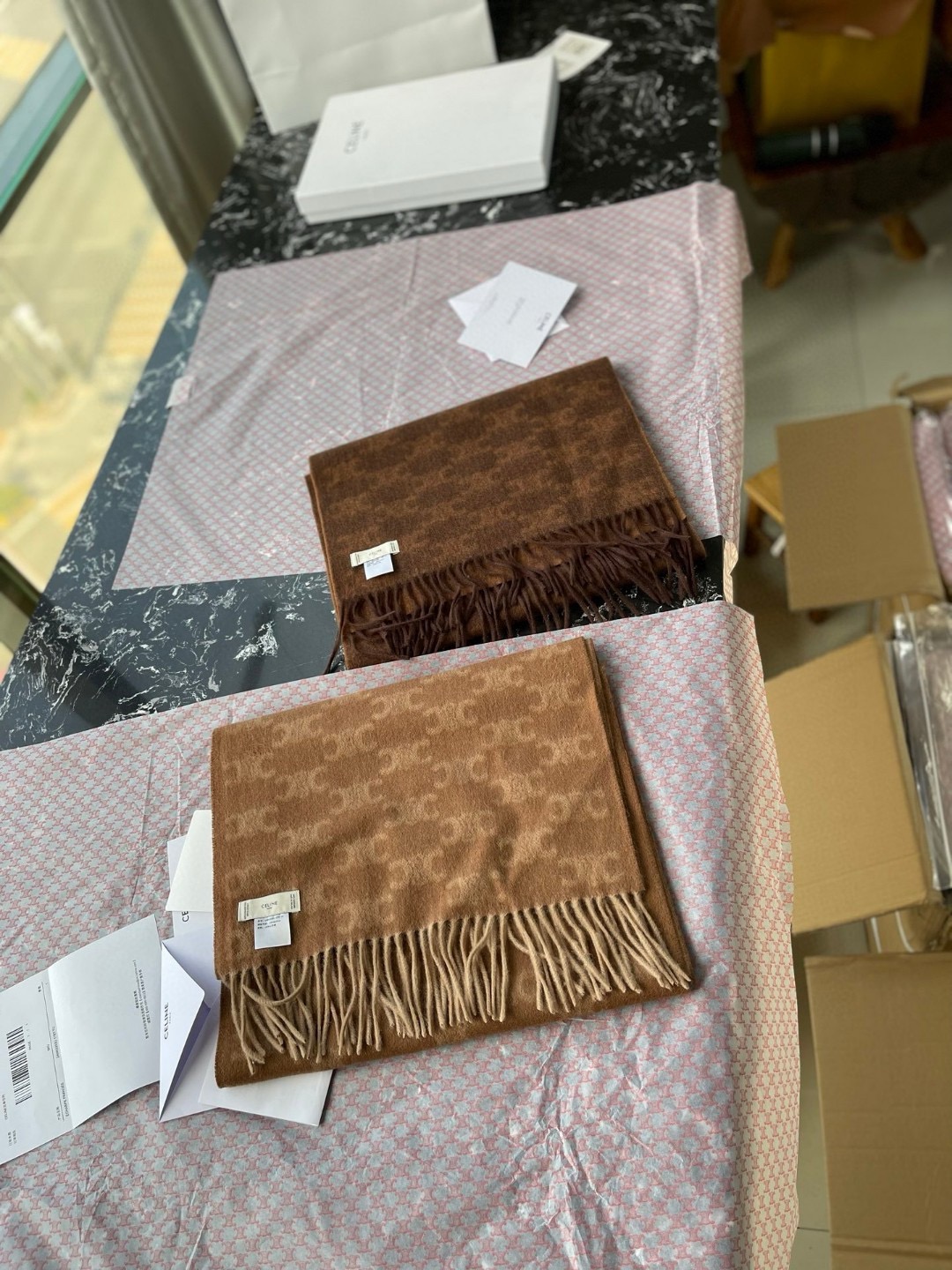 NO:171007,Important introduction Take light color 02TF as an example. The complete set of auxiliary materials includes 1. ZG Sydney paper packaging. 2. Exquisite main mark. 3. The color and one-code washing mark for the pair, as shown in the picture. 4. ZG tag. 5. The certificate of conformity and product information code. Light color 02TF. 6. Individual jam [ZG also has] 7. WeChat purchase record, one-color and one-sheet coding, and put in an envelope. 8. Return and exchange instructions, put in an envelope. 9. Logo envelope [ZG also has], high-version scarf, tom ford19860909重要介绍 以浅色02TF为例. 全套辅料包括1.ZG雪梨纸包装. 2.精致主标. 3.对版一色一码洗水标,如图. 4.ZG吊牌. 5.对版合格证、商品信息码.浅色02TF. 6.单独卡纸【ZG也有】 7.微信购买记录,一色一版对编码,装在信封里. 8.退换货须知,装在信封里. 9.logo信封【ZG也有】,高版本围巾,tom ford,scarf