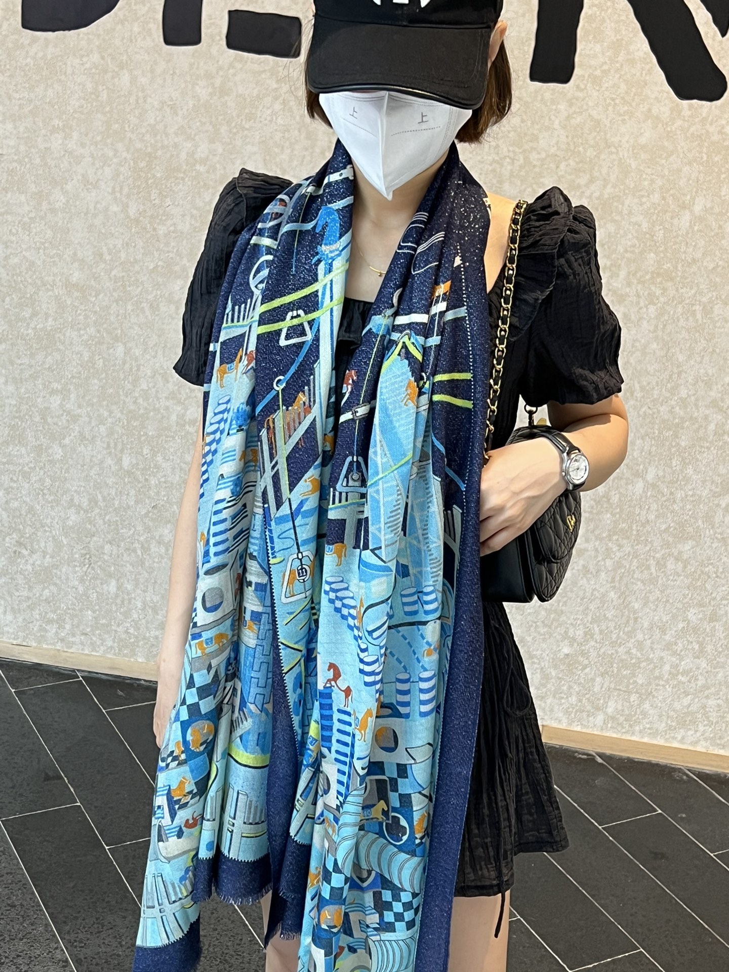 NO:170971,It will shine and shine scarf. If you buy the new model, you will say it is good to look. [Horse Run Club] Top craftsmanship is super value love/Muss counter hot products are three-dimensional presentation patterns and patterns. The real product is very high. Special craftsmanship is amazingly developed and developed. Special cutting-edge technology is loved by Bai Fumei. Whether it is quality, style, price, they scream. Super high cost performance, absolutely worth buying. Size 110*200, high-version scarf19860909会发光发亮围巾 新款买了都说好看推荐【跑马俱乐部】顶级工艺超值爱/马仕专柜爆款立体呈现图案纹路实物档次极高特殊工艺高端研发惊艳问世特殊尖端工艺处理受到白富美的喜欢 无论是品质 款式 价格都令大牌控的她们尖叫 超高性价比 绝对值得入手尺寸110*200,高版本围巾,scarf