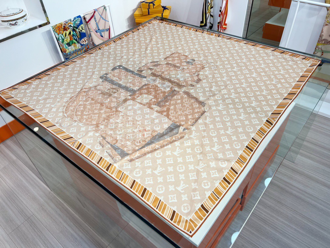 NO:170985,MMs~ This scarf is taken away by eating dirt this year. It's really beautiful~~ New [Double-sided alien colored flowers] Double-difficult style. The design of the donkey is always refreshing and classic and attractive. I really like it no matter how you look at it. The light beige on the front is gentle and comfortable, high-version scarf, louis vuitton, louis vuitton19860909MM 们～这条围巾今年是吃土都要收走的 真的太太太好看了～～ 上新【双面异色异花】 双倍难度的款  驴家的设计永远让人耳目一新 而且经典耐看 就是怎么看都无比喜欢 正面浅浅的米色调 温柔舒,高版本围巾,louis vuitton,louis vuitton,scarf