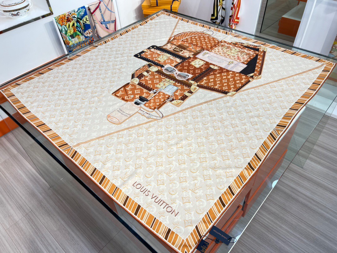 NO:171873,MMs~ This scarf is taken away by eating dirt this year. It's really beautiful~~ New [Double-sided alien colored flowers] Double-difficult style. The design of the donkey is always refreshing and classic and attractive. I really like it no matter how you look at it. The light beige on the front is gentle and comfortable, high-version scarf, louis vuitton, louis vuitton19860909MM 们～这条围巾今年是吃土都要收走的 真的太太太好看了～～ 上新【双面异色异花】 双倍难度的款  驴家的设计永远让人耳目一新 而且经典耐看 就是怎么看都无比喜欢 正面浅浅的米色调 温柔舒,高版本围巾,louis vuitton,louis vuitton,scarf